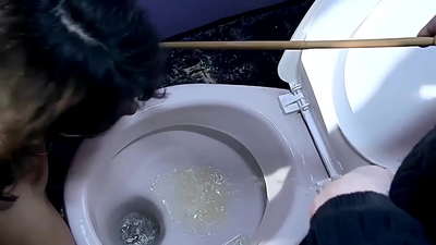 నా అందమైన ప్రైవేట్ సెక్స్ బానిస మెలానీ మెంఫిస్. ఆమె నాకు ఇష్టమైన బానిస, ఆమె అమాయకంగా, యవ్వనంగా, అంగ సంపర్కంలో, రోల్ ప్లేయింగ్లో కనిపిస్తుంది మరియు నేను ఆమెను ఎప్పుడు కావాలంటే అప్పుడు ఉపయోగించగలను. 1 వ భాగము.